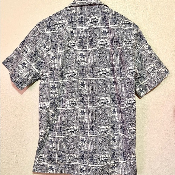 Small Blue Favant Button Up SS Shirt Collared Hawaiian Tribal Palm Trees  EUC - Picture 3 of 3
